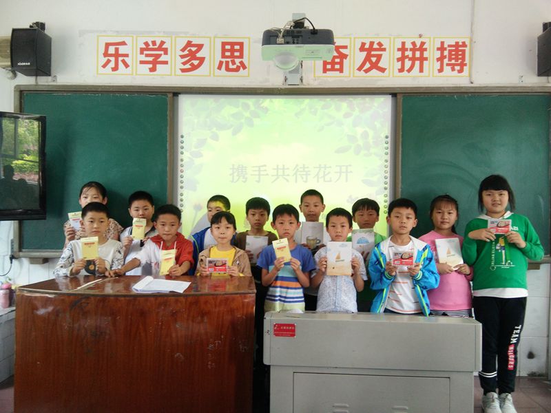 小三班家長會(huì)上發(fā)獎(jiǎng) (1).JPG