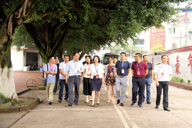 郭捷副市長一行在更生考點巡考 (2).JPG