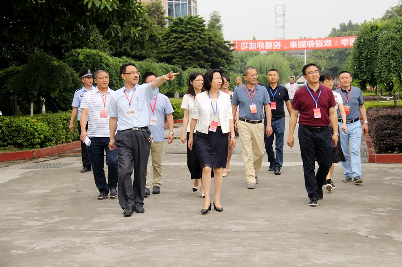 郭捷副市長一行在更生考點巡考 (5).JPG