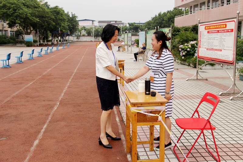 郭捷副市長一行在更生考點巡考 (8).JPG