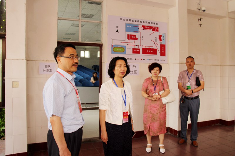 郭捷副市長一行在更生考點巡考 (1).JPG